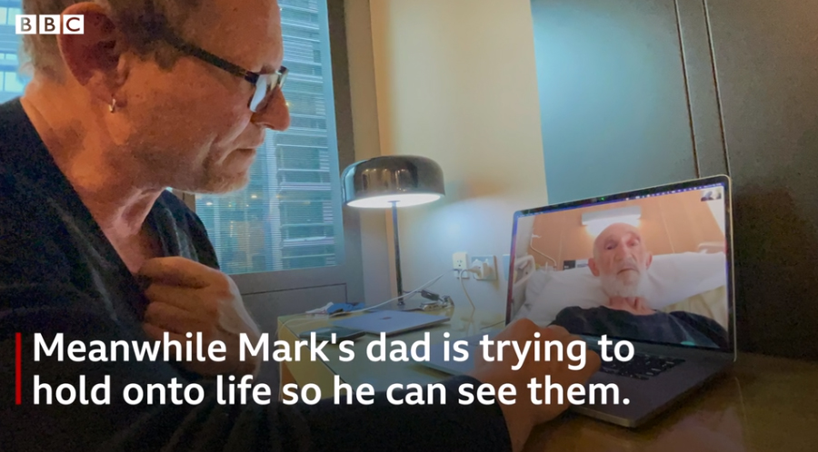 췌장암에 걸려 살 날이 얼마 남지 않은 아버지의 임종을 위해 미국에서 달려온 마크 킬리안이 퀸즐랜드주의 고집에 밀려 호텔에서 격리 생활을 하며 병상의 아버지와 화상으로 얘기를 나누고 있다. BBC 동영상 캡처