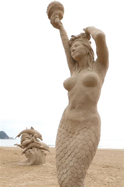 모래조각 인어 아가씨