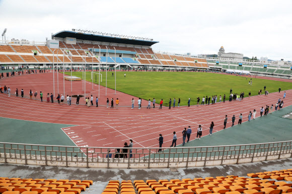 코로나19 확산에 검사 대상자도 많아