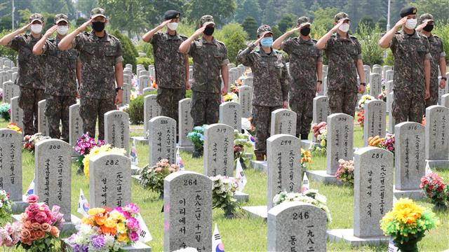 6.25전쟁 발발 제71주년 맞아 대전현충원 찾은 32사단 군사경찰대