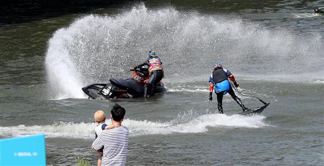더위 날리는 시원한 물줄기
