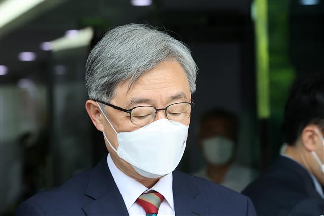 최재형 감사원장이 28일 오전 서울 종로구 감사원에 출근하며 사퇴 입장을 밝히기에 앞서 생각에 잠겨 있다. 2021.6.28 뉴스1