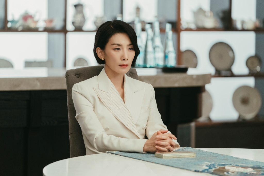‘마인’에서 김서형은 집안 대소사를 결정하는 재벌가 맏며느리이자 기업 리더로서의 역할을 완벽하게 표현했다. tvN 제공