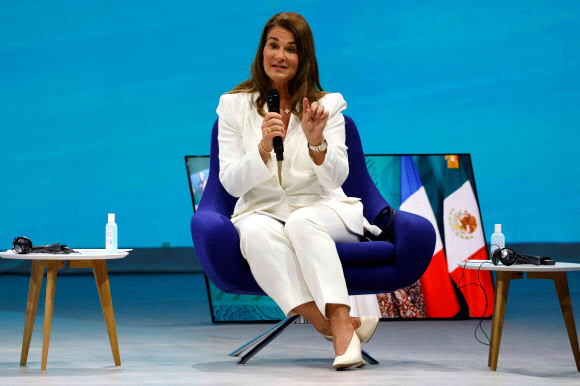 미국 기업가이자 자선사업가인 멀린다 프렌치 게이츠가 30일(현지시간) 프랑스 파리에서 열린 유엔 세대평등포럼에서 발언하고 있다.