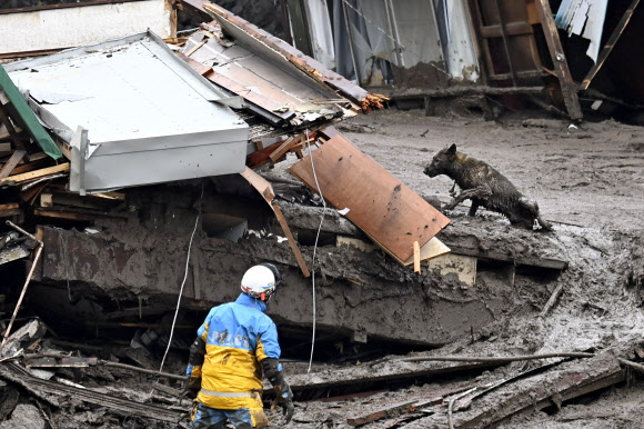 日 100년 만의 기록적 폭우… 산사태로 가옥 80채 매몰