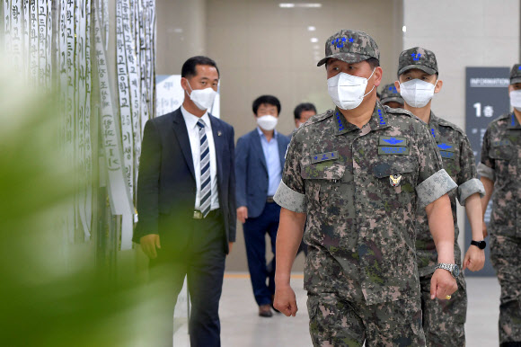 박인호 공군참모총장, 고 이 모 중사 추모소 조문