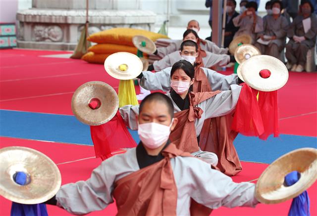 골굴사 스님들의 선무도 공연