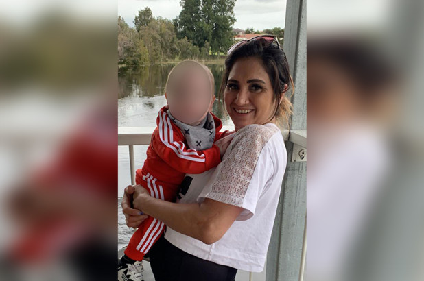 비극적인 사고로 숨진 알라라 로렌스(33). 페이스북에 아들과 함께한 사진을 자주 올렸다.