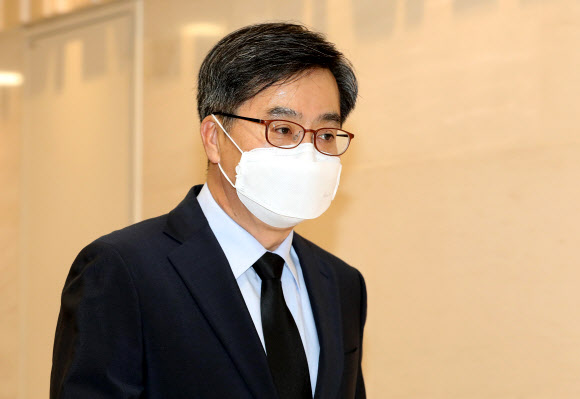 김동연 전 경제부총리, 최재형 부친 빈소 조문