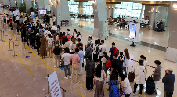 휴가철 붐비는 김포공항