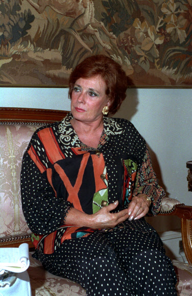 1992년 9월 지한 사다트 전 이집트 영부인이 카이로 자택에서 인터뷰하고 있다. AP 연합뉴스