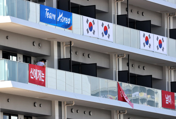 [올림픽] 철거되는 이순신 정신 글귀 현수막