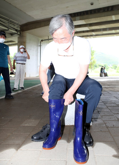 장화 신는 최재형 전 감사원장