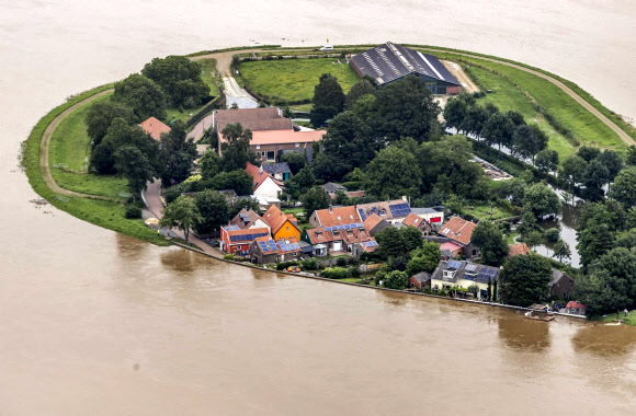 Aerial photo of the submerged area around the Meuse river near Roosteren, the Netherlands, 16 July 2021. Heavy rainfall has led to floods in various parts of the Netherlands and central Europe  EPA/Remko de Waal/2021-07-17 06:19:49/ <연합뉴스