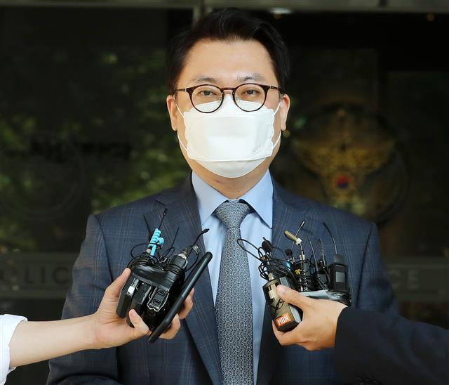 ‘금품 수수 의혹’ 엄성섭 앵커 ‘혐의 부인’