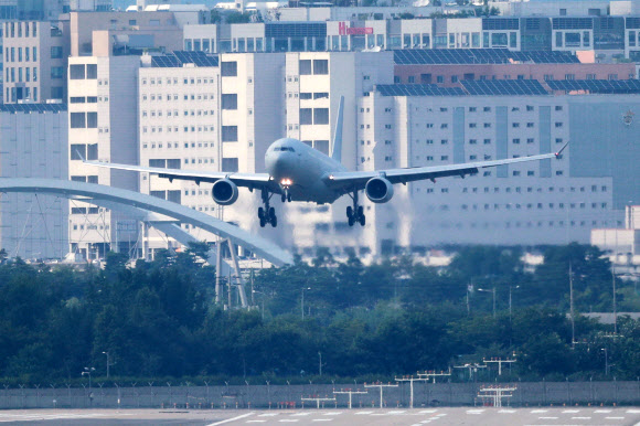 코로나19 ‘집단감염’ 청해부대 34진 귀국