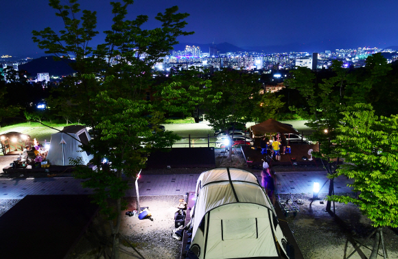 도심에서 캠핑을 즐길 수 있는 달서별빛캠핑장.