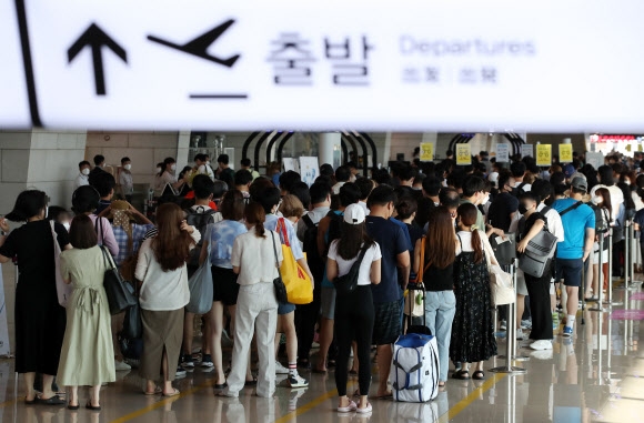 김포공항, 여행객들로 ‘인산인해’