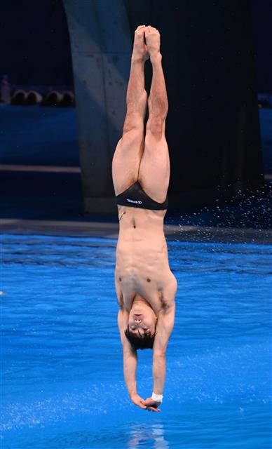 도쿄올림픽 개막을 하루 앞둔 22일 한국 다이빙 국가대표 우하람이 일본 도쿄 수영경기장에서 훈련하고 있다. 도쿄 올림픽사진공동취재단