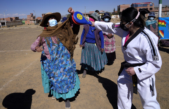 가정폭력 예방 위해 태권도 배우는 볼리비아 원주민들