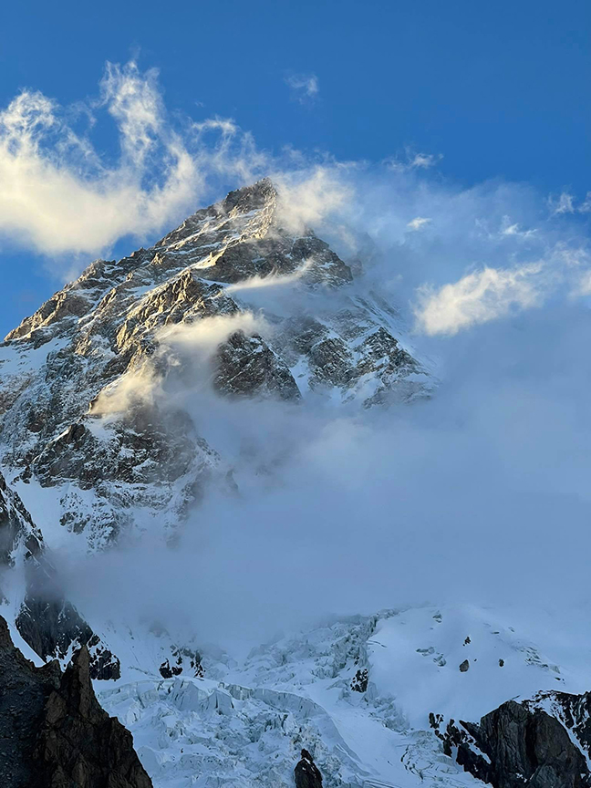 익스플로러스웹이 24일 날이 맑게 개었다면서 사용한 파키스탄 제1봉 K2. 자료사진일 것으로 추정된다.<br>익스플로러스웹 캡처
