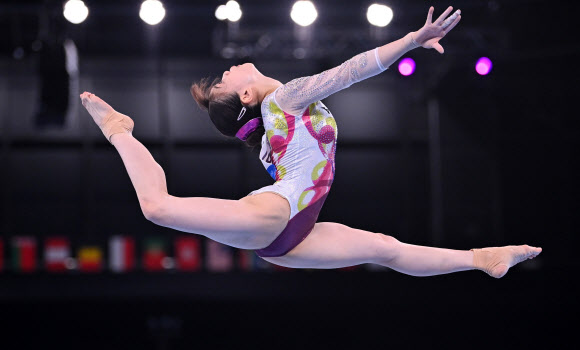 Tokyo 2020 Olympics - Gymnastics - Artistic - Women‘s Beam - Qualification - Ariake Gymnastics Centre, Tokyo, Japan - July 25, 2021. Aiko Sugihara of Japan in action on the balance beam. REUTERS/Dylan Martinez/2021-07-25 10:15:08/ <연합뉴스