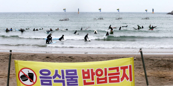 주말 앞둔 제주 해수욕장