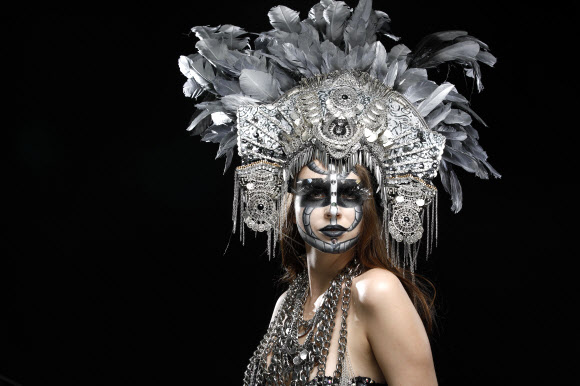 지난 19일부터 24일까지 온라인으로 진행된 ‘2021 월드 바디페인팅 페스티벌’ 크리에이티브 메이크업 부문에 참가한 SBS아카데미뷰티스쿨 범계캠퍼스(대표 김희수) 소속 이채운 아티스트의 모델. 2021.7.29  (사)한국분장예술인협회 제공