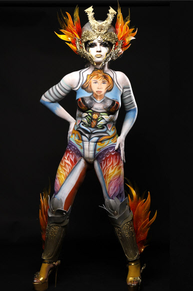 지난 19일부터 24일까지 온라인으로 진행된 ‘2021 월드 바디페인팅페스티벌’ 아마추어 바디페인팅 부문에 참가해 8위를 수상한 김혜지(SBS아카데미뷰티스쿨 수원역캠퍼스) 출전자의 바디페인팅 모델. 이번 대회는 48개국에서 455명의 아티스트들이 참가했으며, ‘Historical Moments(역사적인 순간)’을 주제로 창작한 바디페인팅 작품을 온라인으로 출품받아 시상했다. 사단법인 한국분장예술인협회(회장 김애란)는 대회에 참가가 힘든 대한민국 참가자들이 온라인으로 대회에 참가할 수 있도록 적극적으로 지원했다.  한국의 출전자들은 아마추어 바디페인팅 부문에서 모두 10위 안에 랭크되며 대한민국 뷰티의 위상을 세계에 알렸다. 2021.7.29  (사)한국분장예술인협회 제공