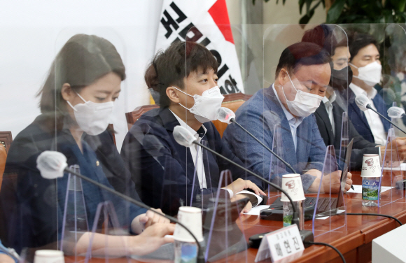 이준석 국민의힘 대표가 29일 서울 여의도 국회에서 열린 최고위원회의에서 발언하고 있다.2021. 7. 29  김명국 선임기자 daunso@seoul.co.kr