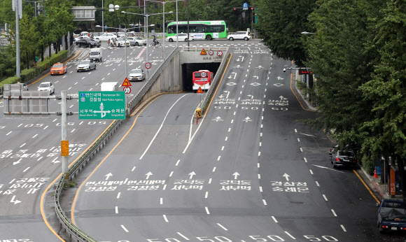 휴가철 맞아 한산한 서울 도로