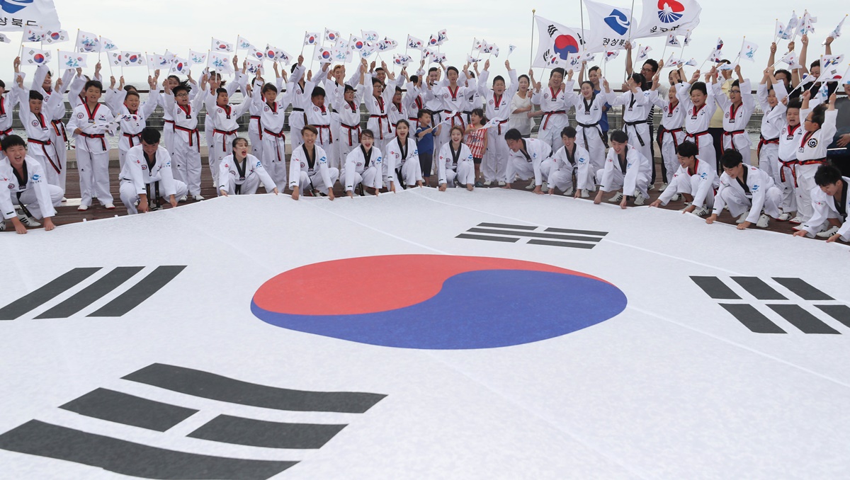 ‘대한민국 만세!’…독도 바라보며 광복절 기념행사 열려