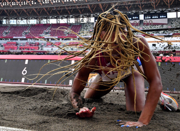 Tokyo 2020 Olympics - Athletics - Women‘s Long Jump - Final - Olympic Stadium, Tokyo, Japan - August 3, 2021. Tara Davis of the United States in action REUTERS/Dylan Martinez/2021-08-03 13:05:47/ <연합뉴스