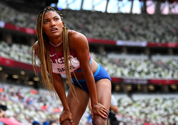 Tokyo 2020 Olympics - Athletics - Women‘s Long Jump - Final - Olympic Stadium, Tokyo, Japan - August 3, 2021. Tara Davis of the United States reacts after jumping REUTERS/Dylan Martinez/2021-08-03 11:19:47/ <연합뉴스