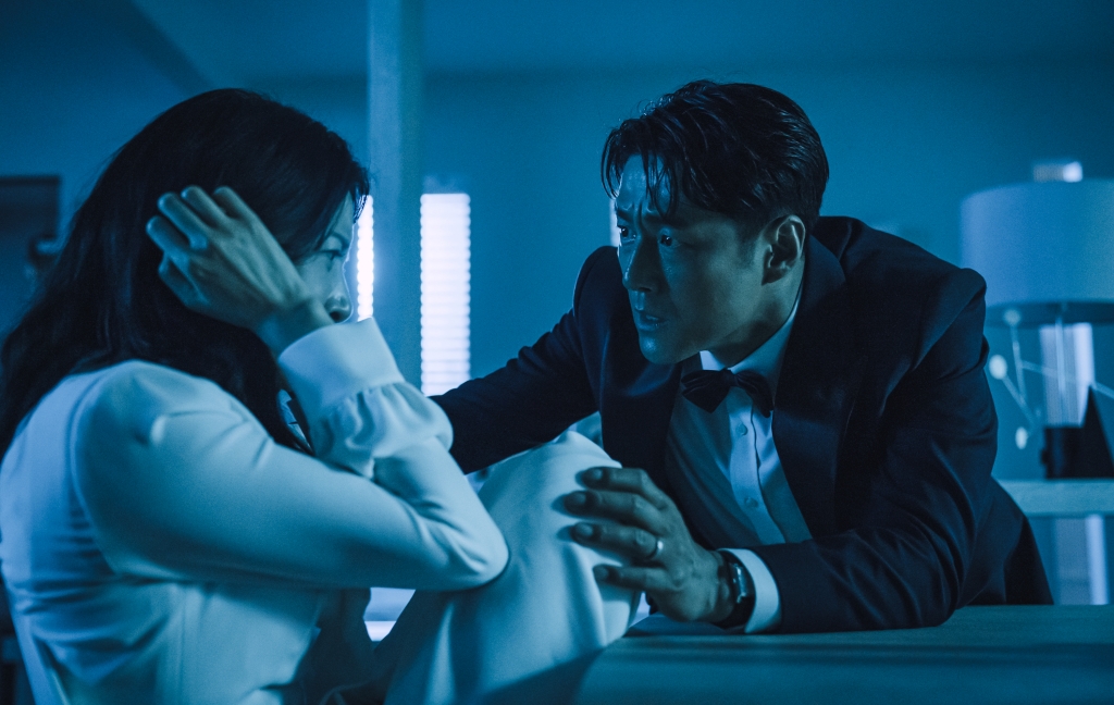 ‘더 로드: 1의 비극’은 국민 앵커 백수현과 재벌가 자제 서은수의 아들이 유괴되면서 시작되는 미스터리극이다. tvN 제공