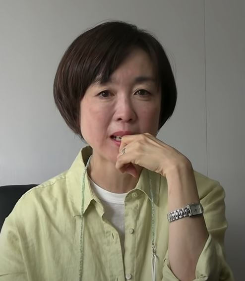 유튜브 채널 ‘최재형TV’에 공개된 최재형 전 감사원장의 부인 이소연씨의 인터뷰 장면. 이씨는 최 전 원장을 향해 “이제 내가 도와드릴 차례”라며 응원의 메시지를 보냈다.<br>유튜브 채널 ‘최재형TV’ 캡처