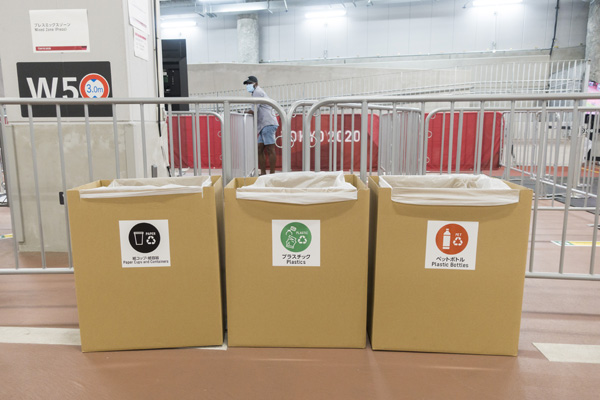 올림픽 스타디움에 설치된 종이 쓰레기통. 도쿄 류재민 기자 phoem@seoul.co.kr