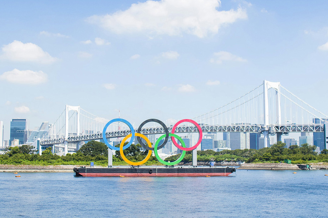 올림픽 오륜기가 일본 도쿄 오다이바 해변 근처에 설치된 모습. 도쿄 류재민 기자 phoem@seoul.co.kr