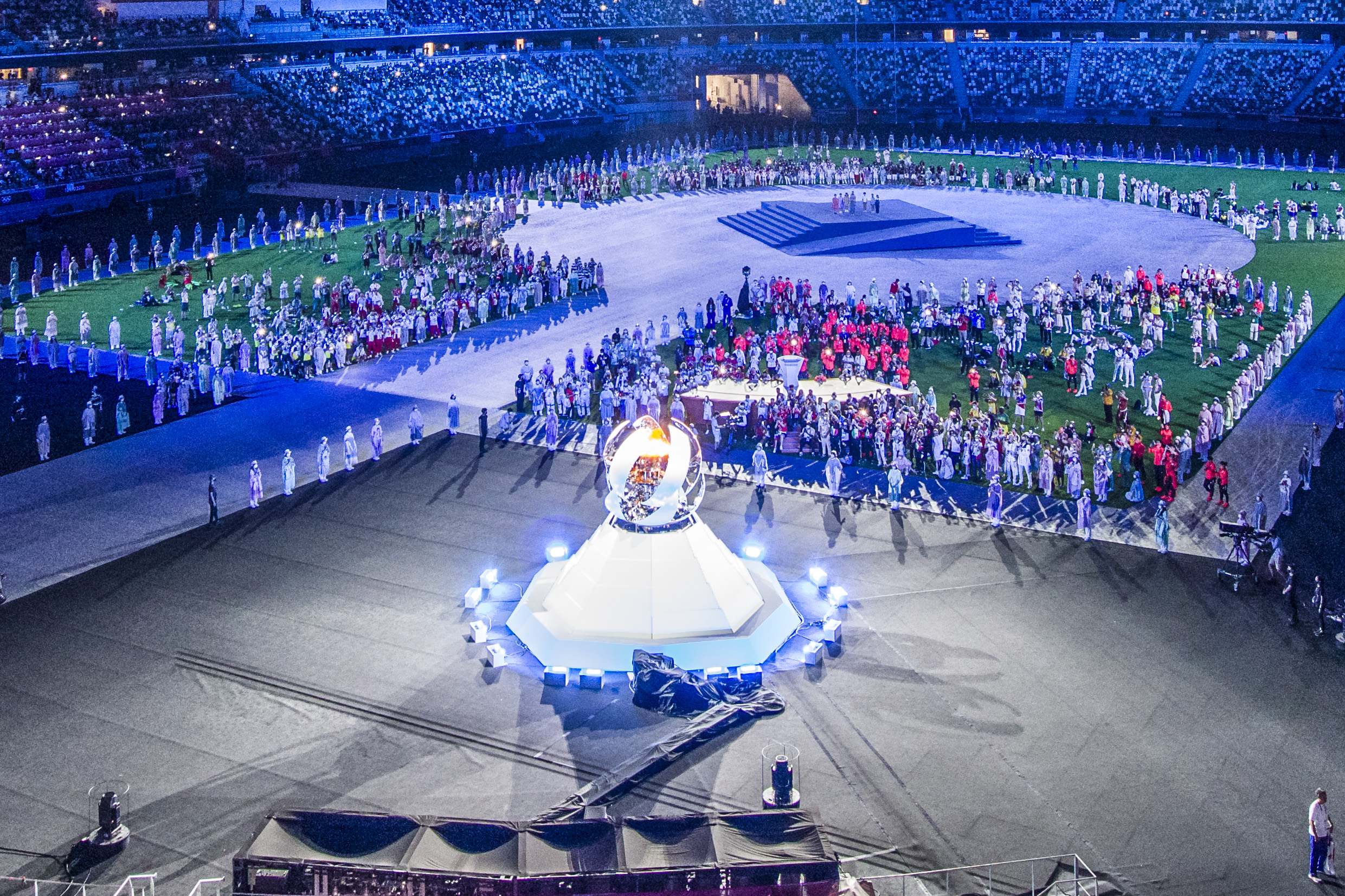 일본 도쿄 올림픽 스타디움에서 8일 열린 폐막식에서 타오르던 성화가 꺼지기 직전의 모습. 도쿄 류재민 기자 phoem@seoul.co.kr