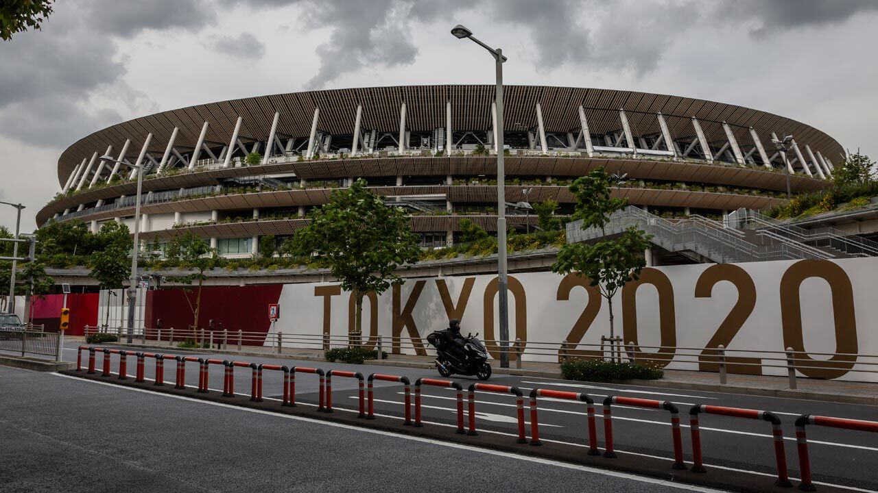 2020 도쿄올림픽의 주경기장으로 사용된 도쿄 내셔널 스타디움의 위용. 공식 개최비용 154억 달러(약 17조원)를 쓴 것으로 추정돼 열전 하루가 펼쳐질 때마다 1조원씩 개최비용을 쓴 셈이다. 이 경기장은 축구와 럭비 경기장, 문화 공연장으로 활용된다. AFP 자료사진 