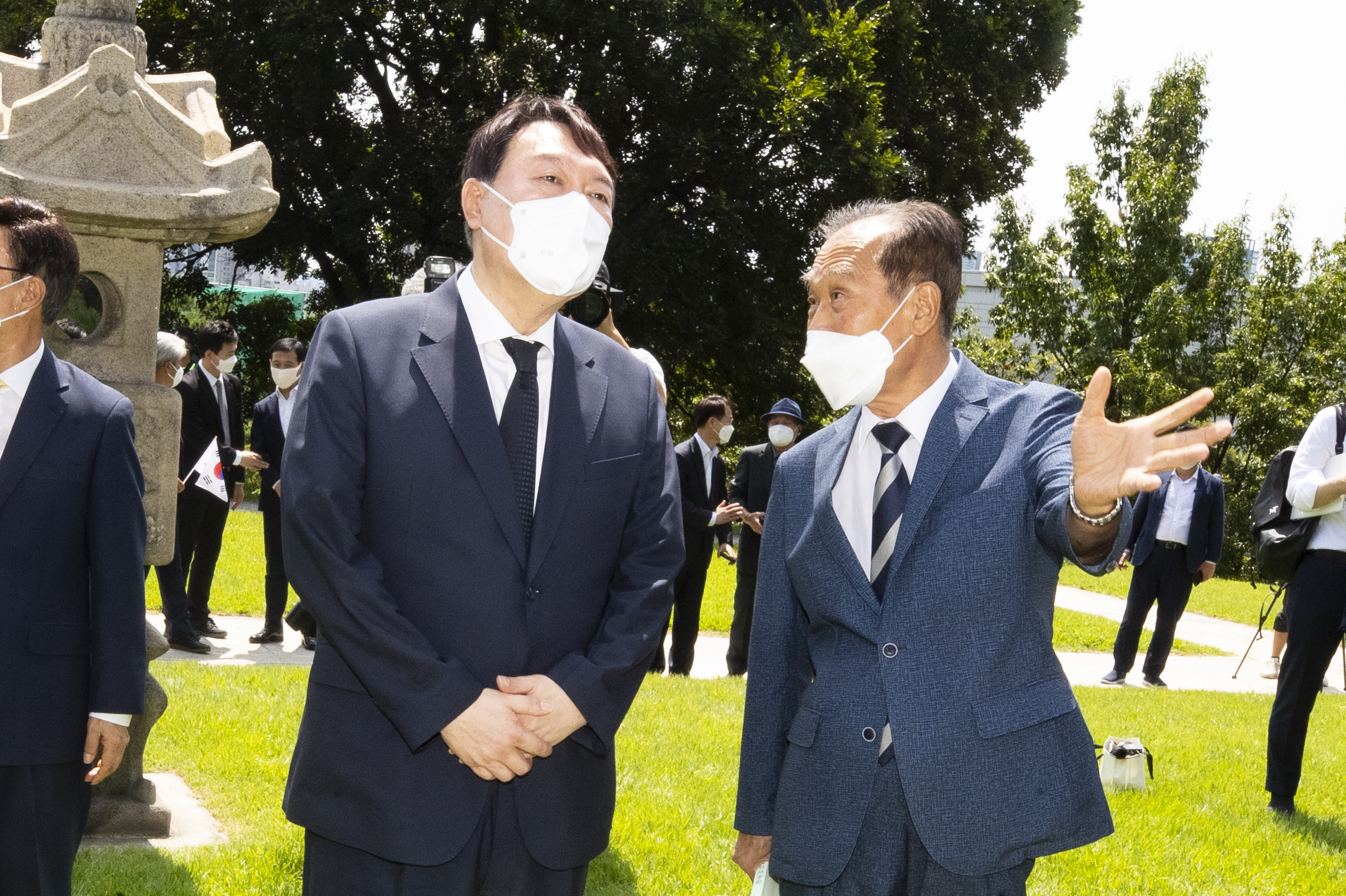 백범 김구 선생 묘역 참배 나선 국민의힘 윤석열 대선 예비후보