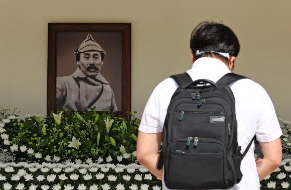 현충원에 홍범도 장군 국민분향소 마련