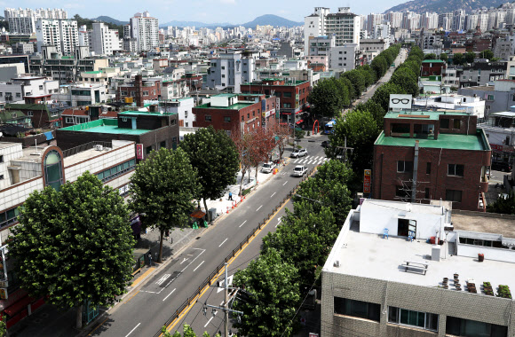 마치 이빨 빠진 듯..