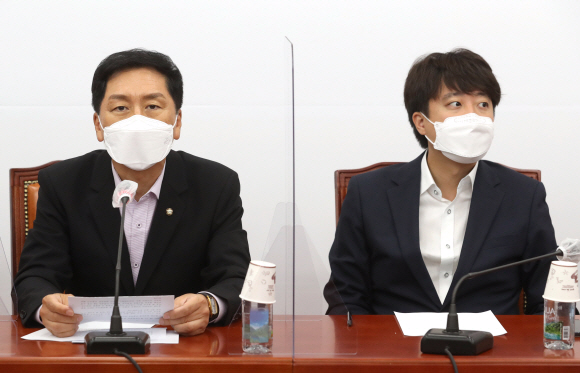 김기현 국민의힘 원내대표가  17일 오전 서울 여의도 국회에서 열린 최고위원회의에서 모두발언을 하고 있다. 2021. 8. 17 오장환 기자 5zzang@seoul.co.kr