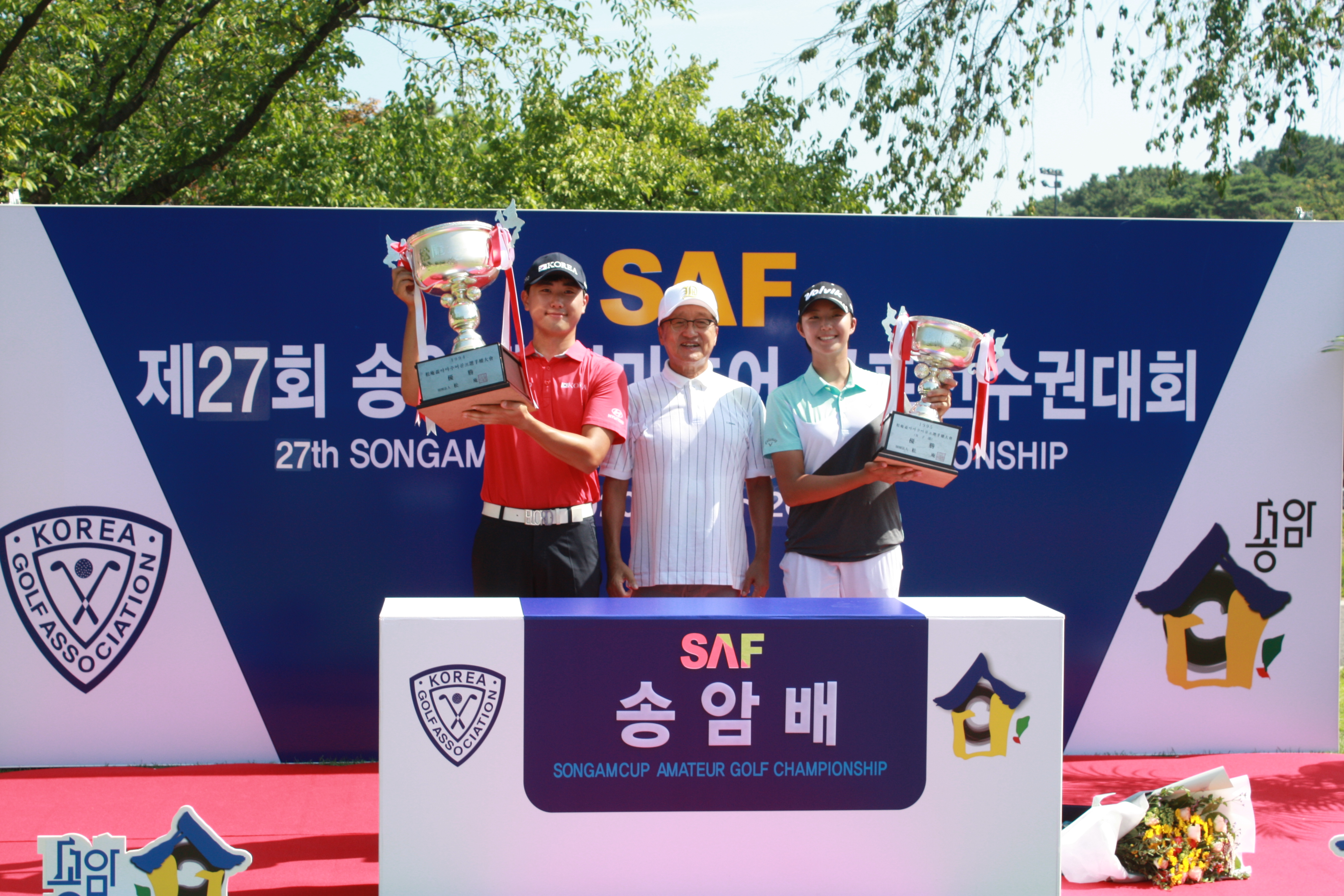 지난해 송암배 남녀부 우승자 조우영(왼쪽)과 박예지(오른쪽). 송암재단 제공