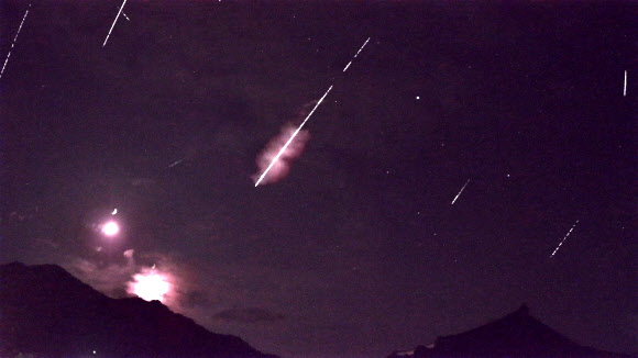 관측 최적기 이틀 넘겨 쏟아진 페르세우스 유성우