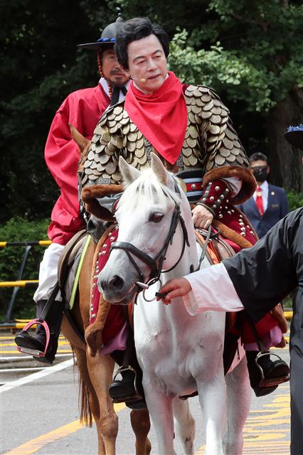 ‘대선출마 공식화’ 허경영 “당선되면 모든 국민에 1억씩”