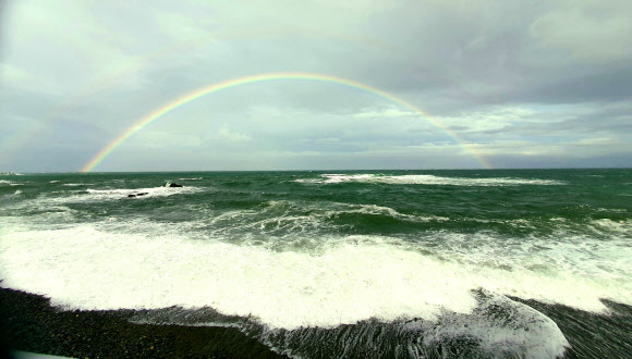 울산 앞바다에 뜬 무지개