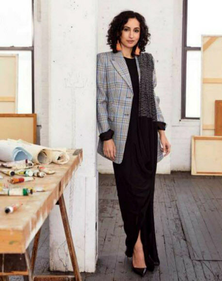 탈레반이 쳐들어오자 국민을 버려둔 채 거액의 현금을 싸들고 해외로 도피한 아슈라프 가니 아프간 대통령의 딸이 미국에서 예술가와 영화제작자로 여유로운 생활을 하고 있는 것으로 나타났다. 17일(현지시간) 뉴욕포스트에 따르면 가니 전 대통령의 딸 마리암 가니(42)가 뉴욕에서 비주얼 아티스트이자 영화 제작자로 자유로운 삶을 누리고 있다.  연합뉴스