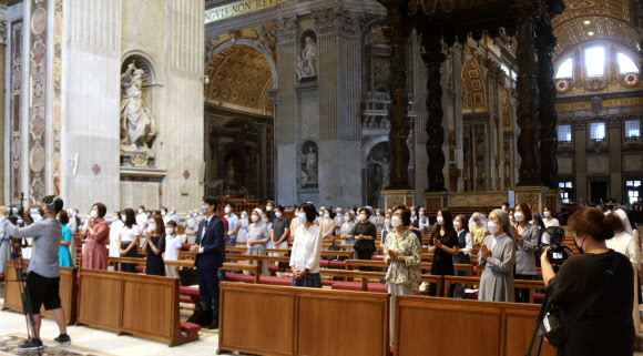 김대건 신부 탄생 200주년 미사에 모인 신자들